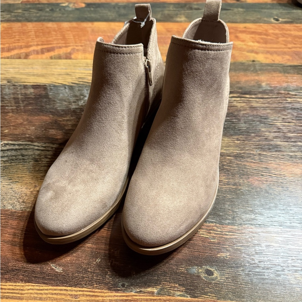 Elegant Tan Ankle Boots NEW! With Tags Sz 8
